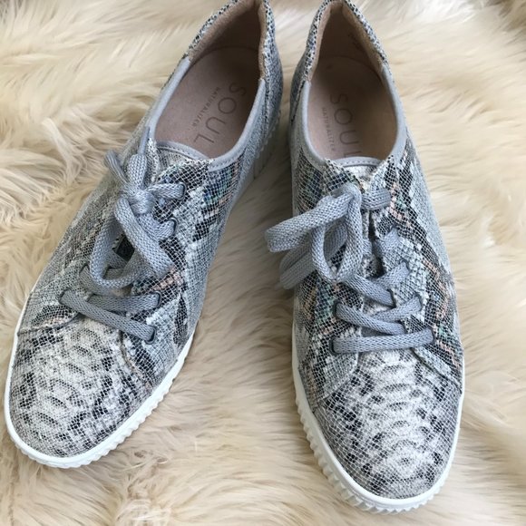 SOUL NATURALIZER Women's Snake print fashion sneaker size 9.5 wide - Picture 2 of 7